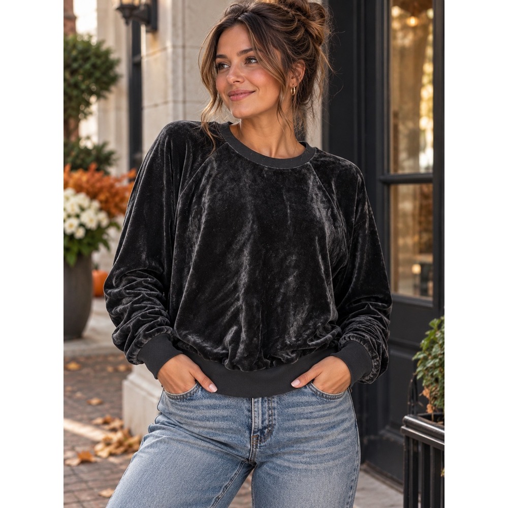 Gap Women's M Black Velour Crewneck Pullover Sweater Velvet Y2K Minimalist - Picture 1 of 6